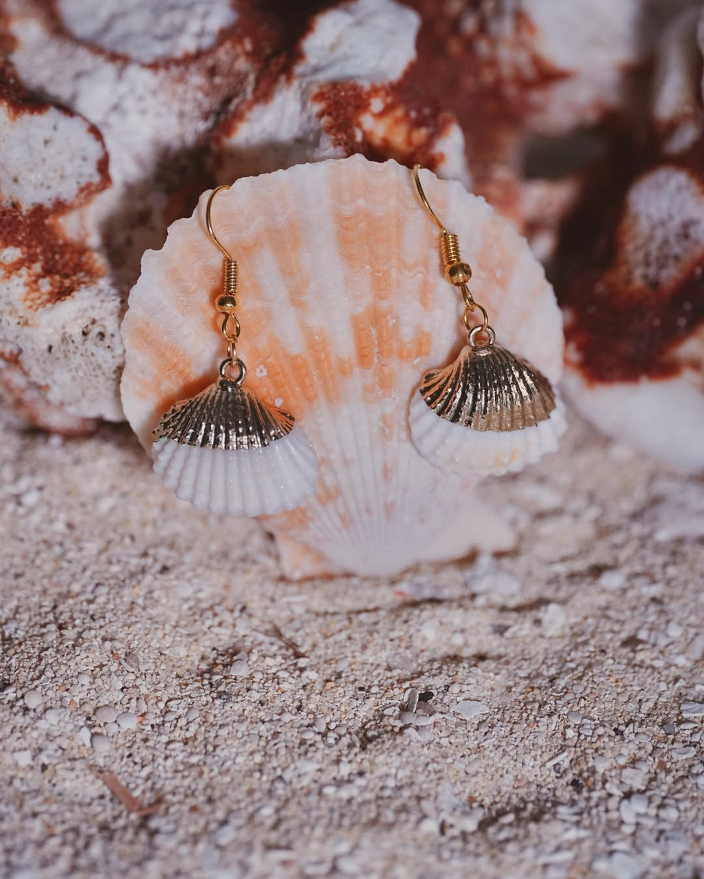 The Dangling Clam
